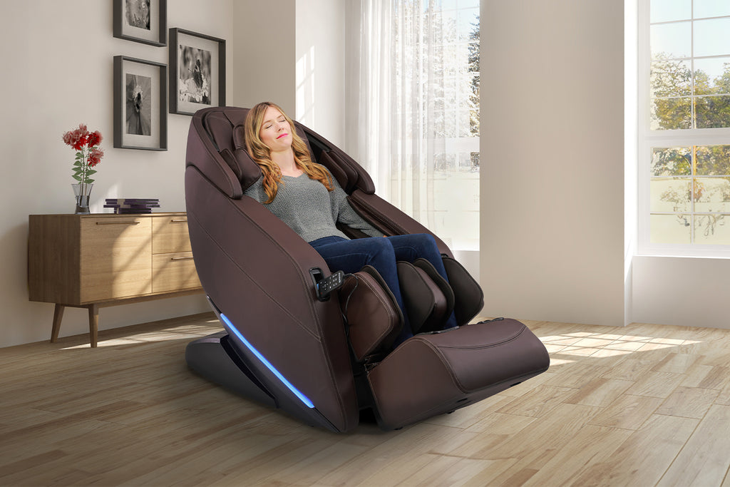 Yugana’s 4D back mechanism transports you into the realm of professional massage therapy.